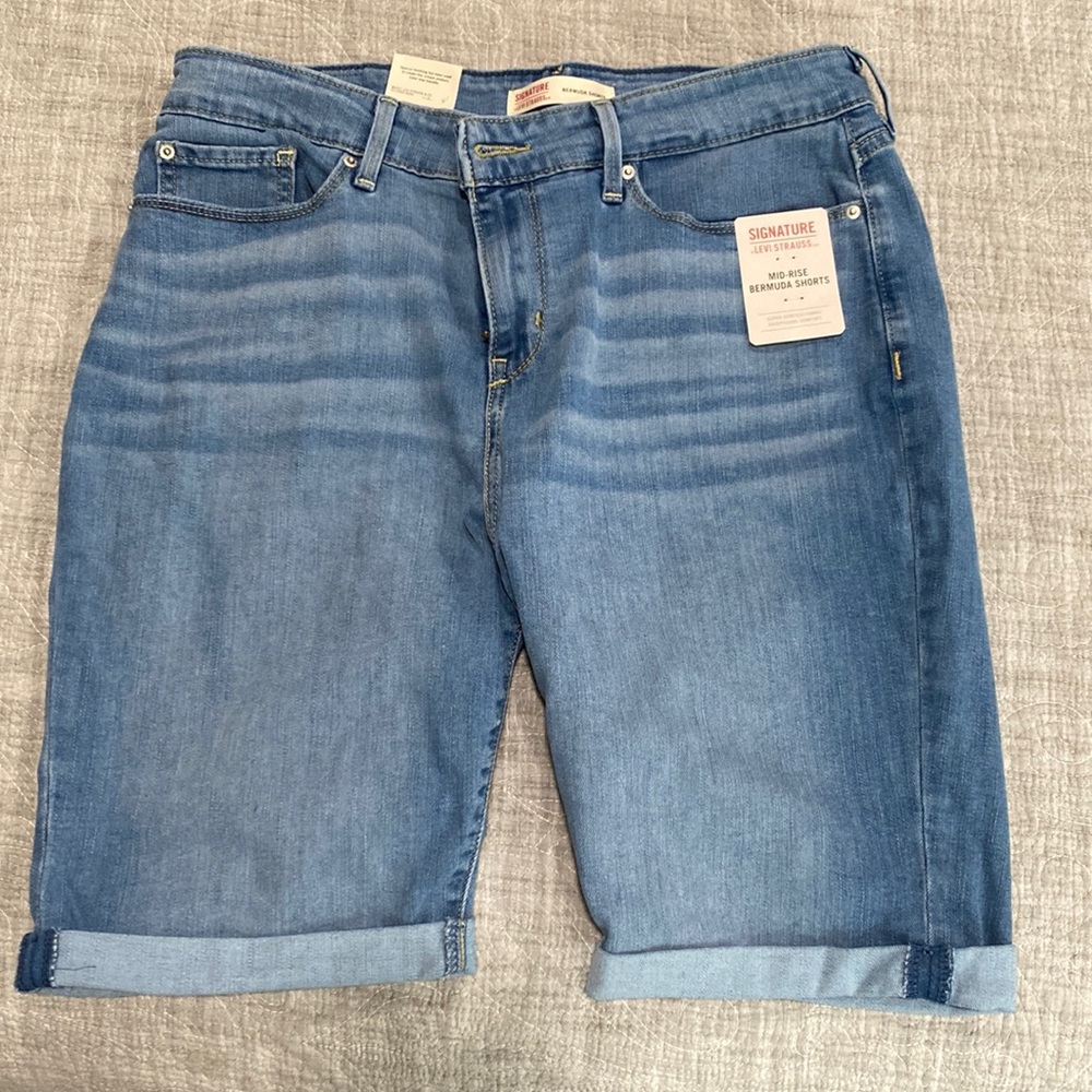 NWT Size 12 Levi Mid-Rise Bermuda Shorts